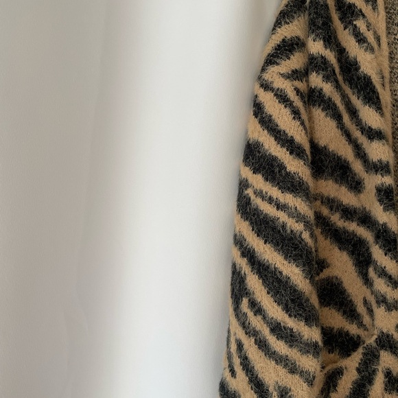 Zebra Print Open Front CardiganNWOT - Picture 5 of 6